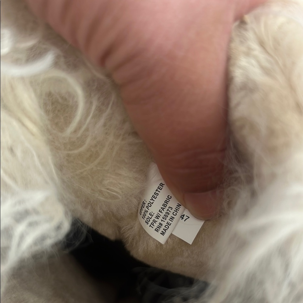 💕SKIMS Faux Fur Shaggy Boots Slippers💕 - Picture 10 of 10
